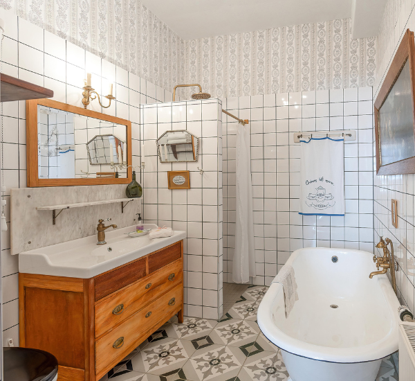 Bad im Doppelzimmer in der Waldpension Buchholzmühle